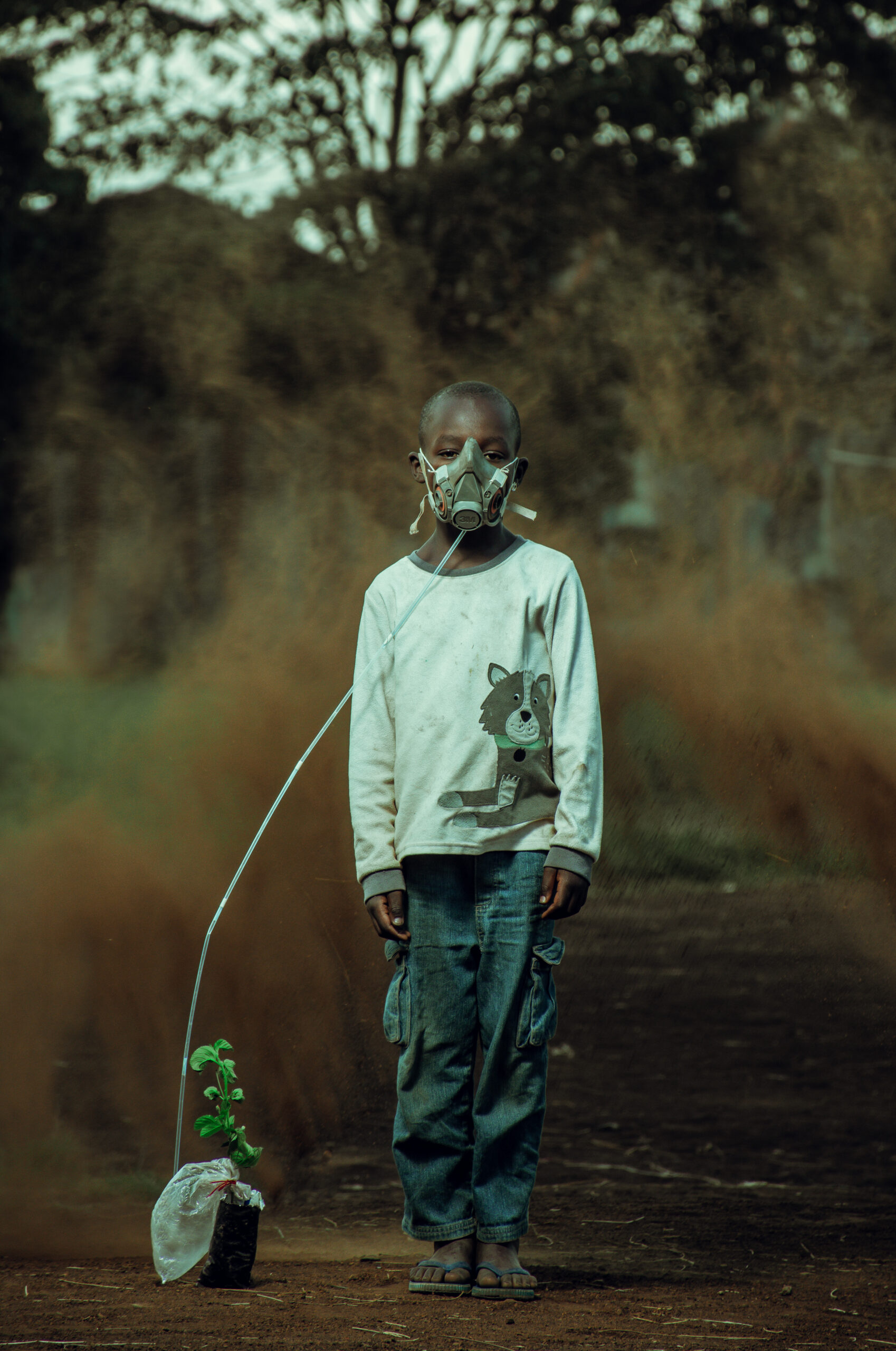 A boy from the Luo people of Kenya wearing an oxygen mask connected to a plant to represent the importance of forests facing the climate crisis.
The “Indigenous Innovative Solutions” Photography Contest Winners
Name of the photo: The last breath. Author: Kevin Ocheng